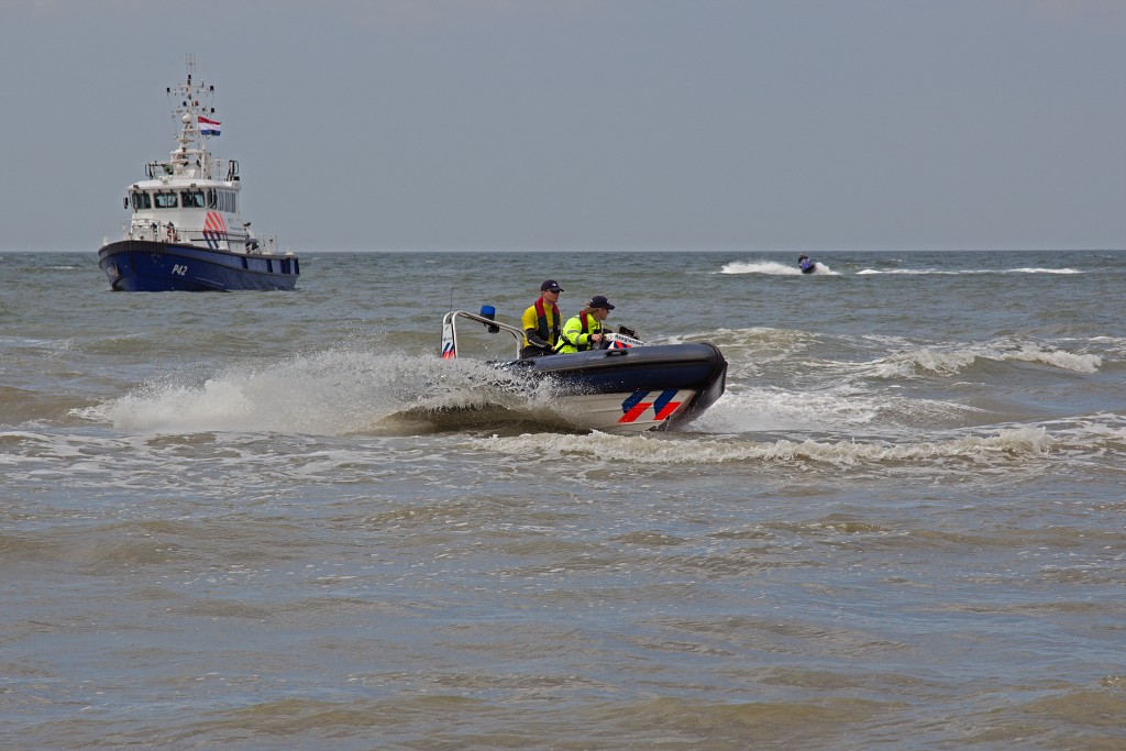 sar katwijk aan zee knrm evenement event festival reddingsdemonstratie search and rescue hulp Abraham Fock crashtender reddingsboot sos hulp in nood scheepsramp